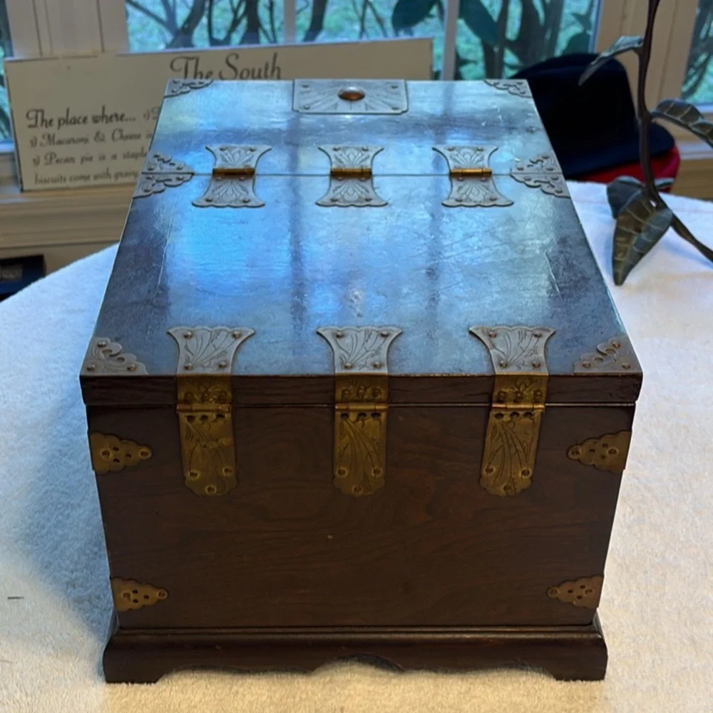 Asian Folding Vanity Mirror Box - Picture 3 of 11